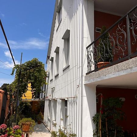 Kobuleti Guest House Chexov 24 Koboeleti Buitenkant foto