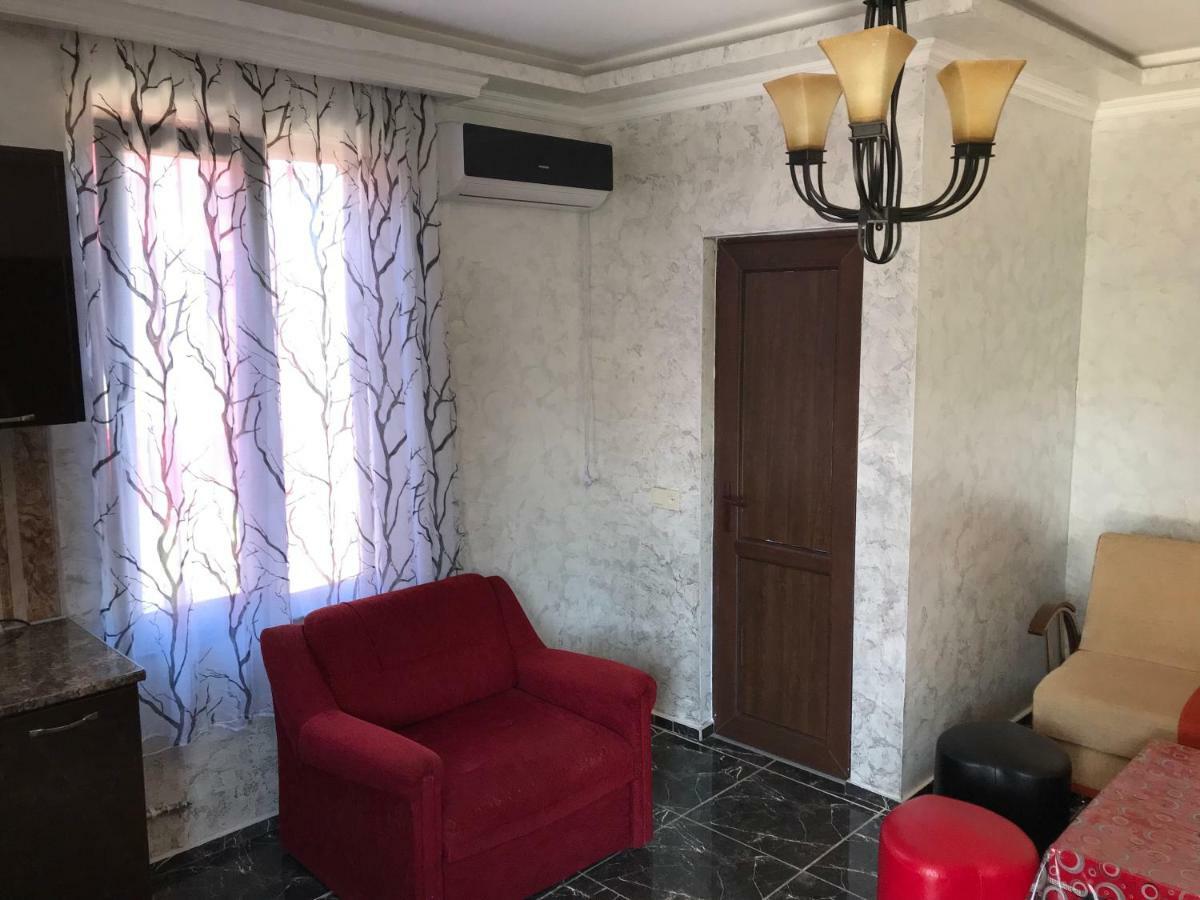 Kobuleti Guest House Chexov 24 Koboeleti Buitenkant foto