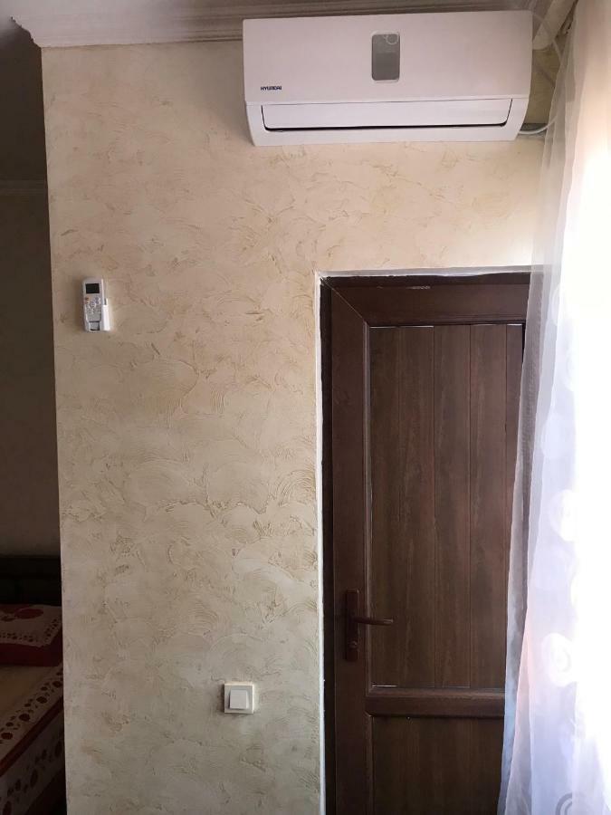 Kobuleti Guest House Chexov 24 Koboeleti Buitenkant foto