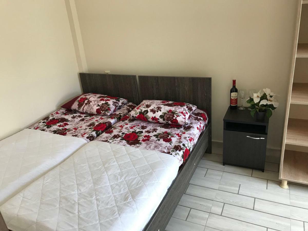 Kobuleti Guest House Chexov 24 Koboeleti Buitenkant foto