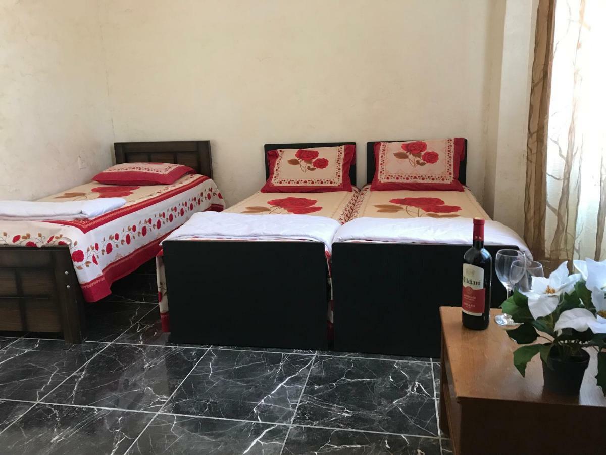Kobuleti Guest House Chexov 24 Koboeleti Buitenkant foto