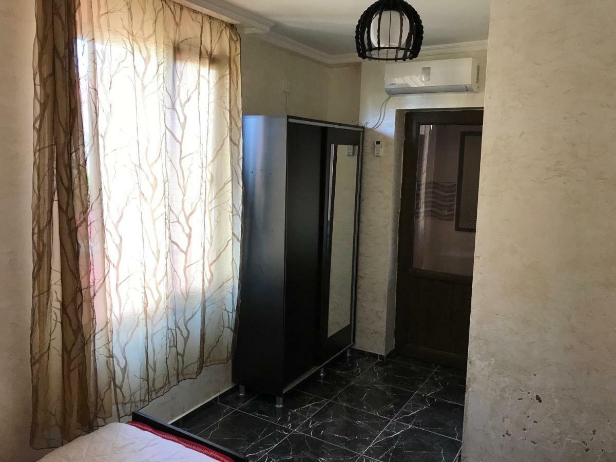Kobuleti Guest House Chexov 24 Koboeleti Buitenkant foto