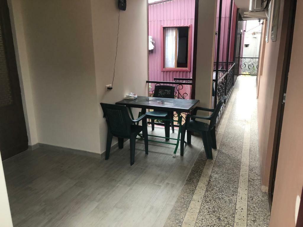 Kobuleti Guest House Chexov 24 Koboeleti Buitenkant foto